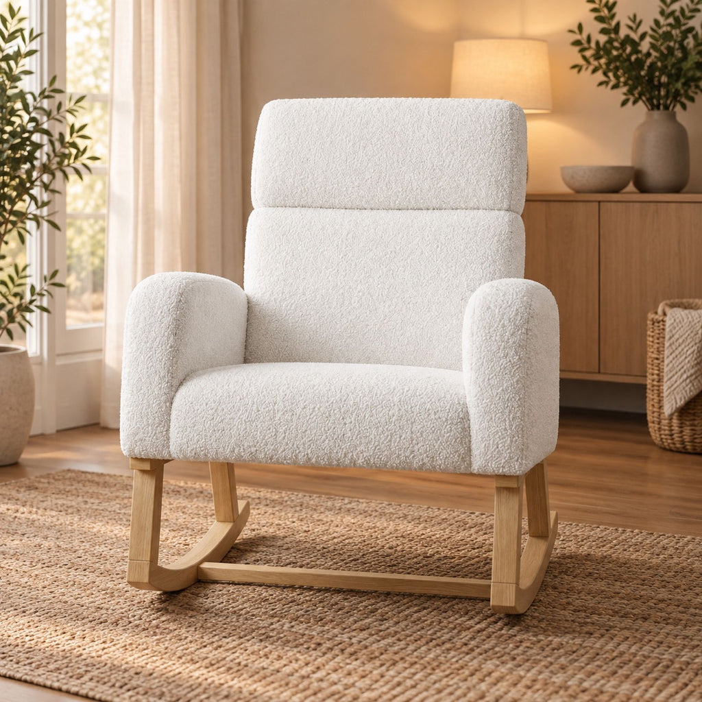 Chaise à bascule d'allaitement en bouclette blanche, patins bois – vue d'ensemble
