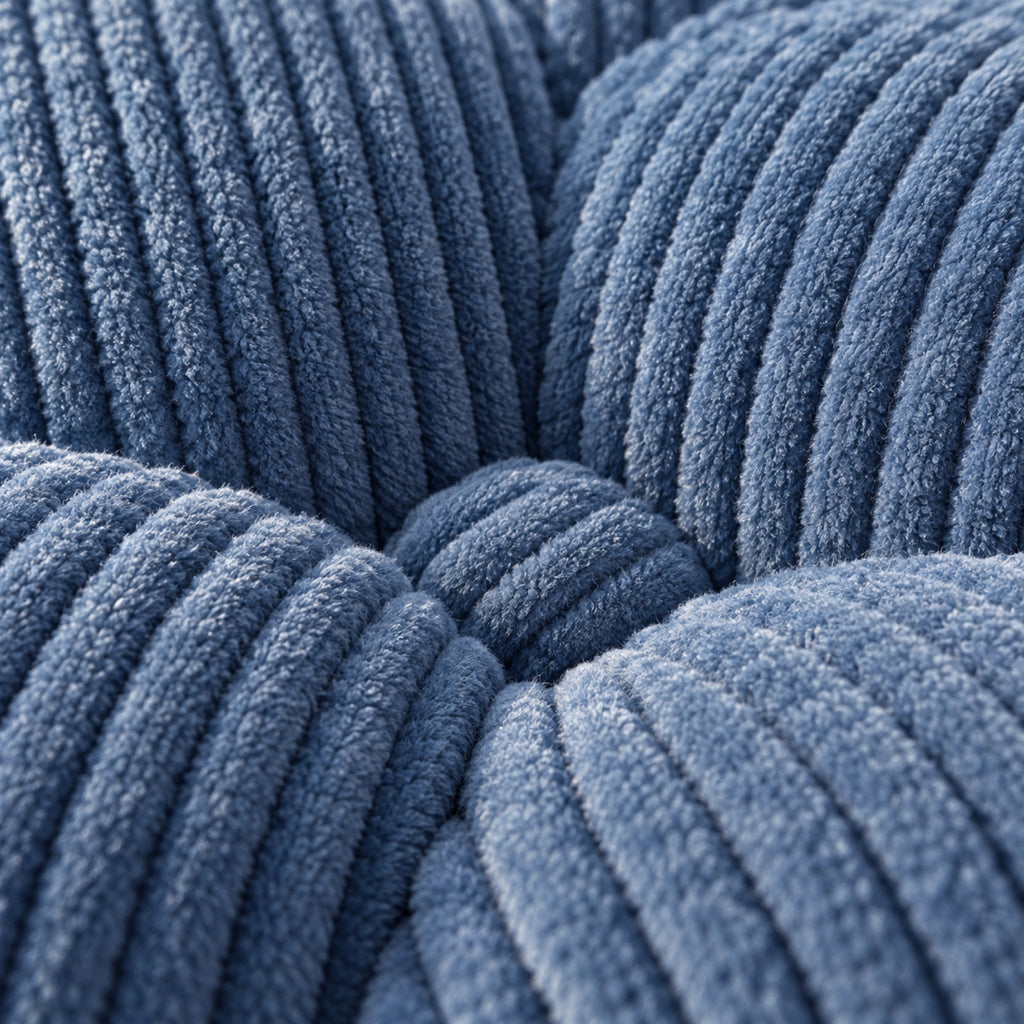Coussin de sol carré en velours côtelé capitonné, gros plan sur la matière, coloris Bleu jean
