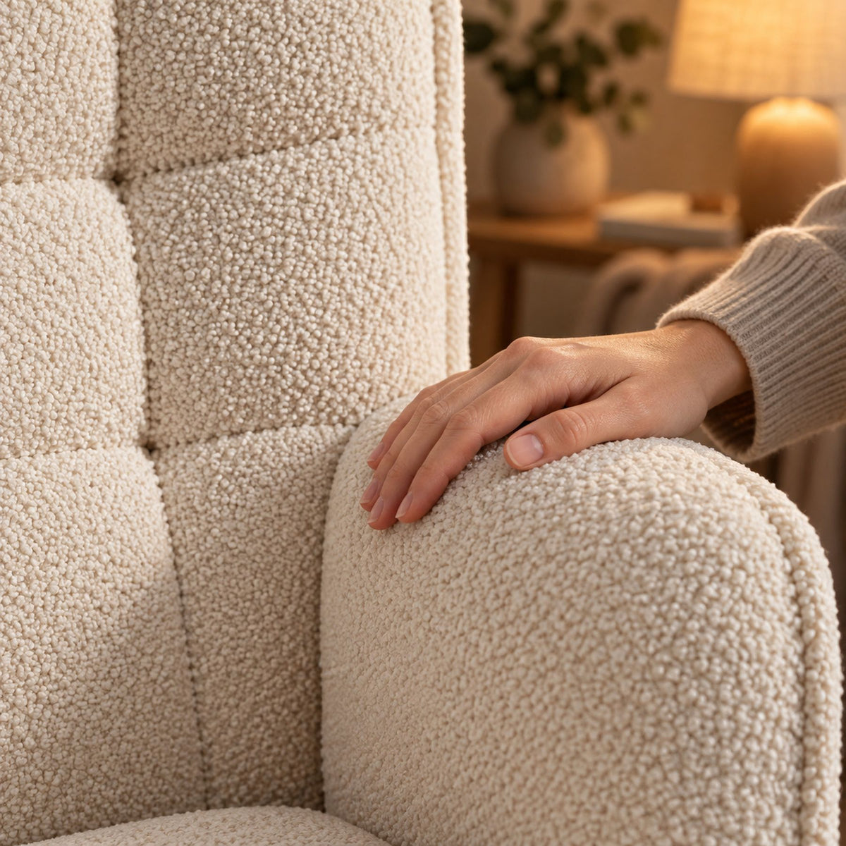 Fauteuil à bascule d'allaitement en teddy, dossier haut – détail de la matière