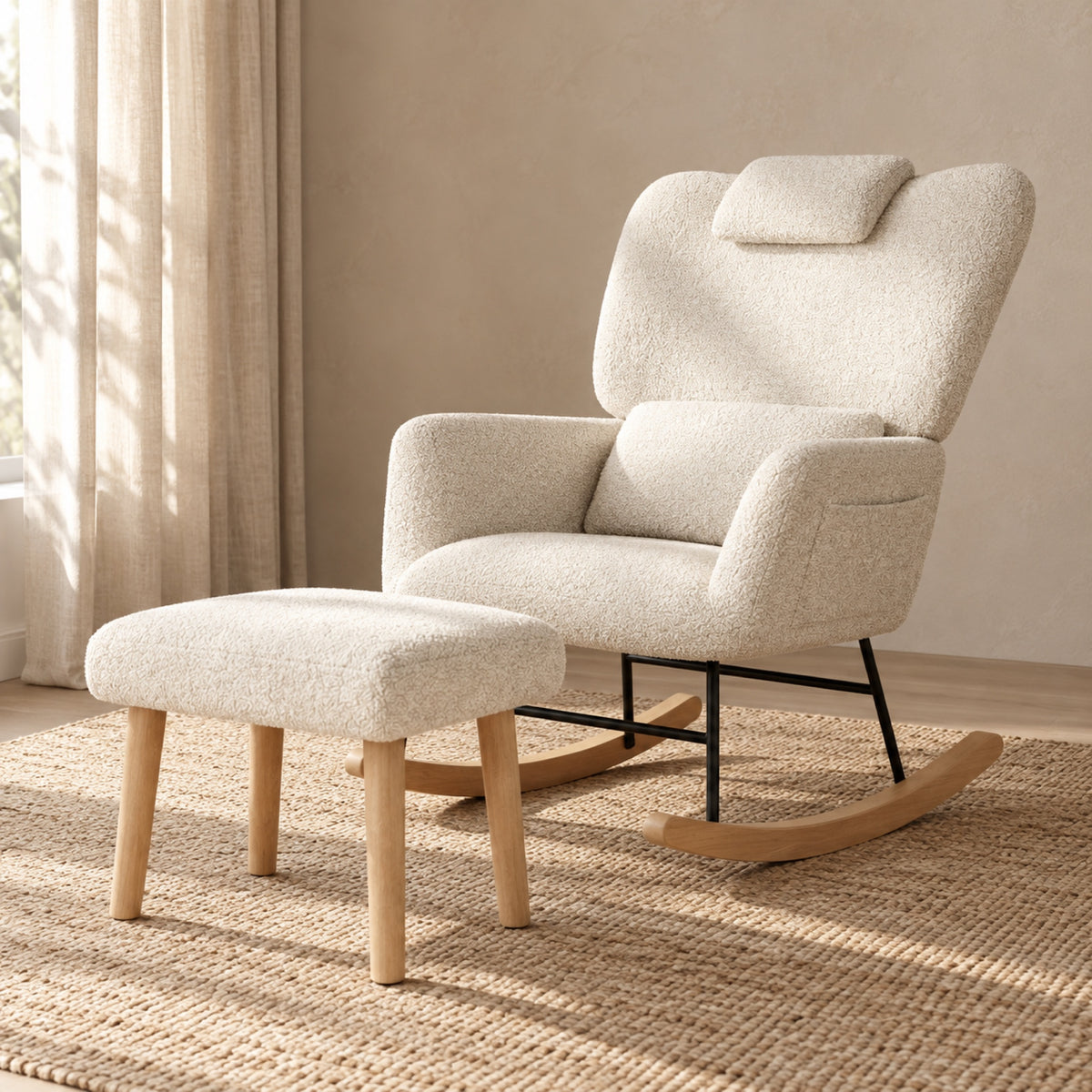 Fauteuil d'allaitement en bouclette avec pouf et appui-tête, mis en situation