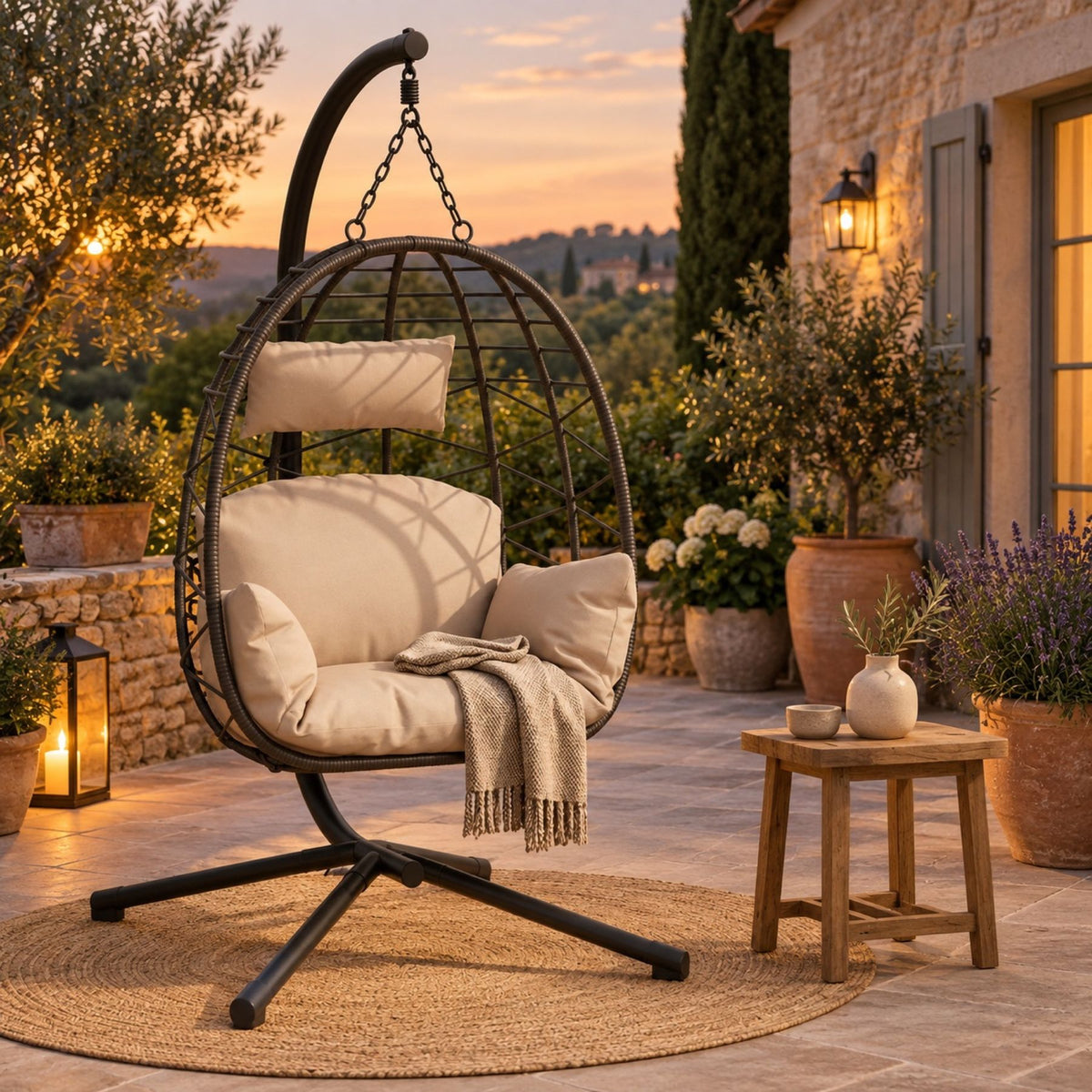 Fauteuil cocon suspendu en rotin, avec pied trépied – vue d'ensemble