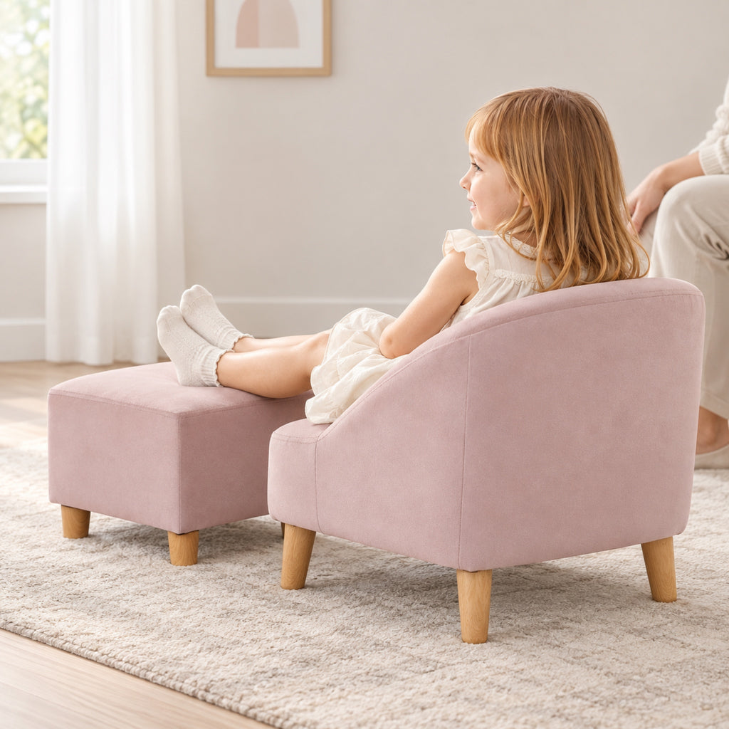 Fauteuil enfant en velours rose avec pouf assorti, à l'usage