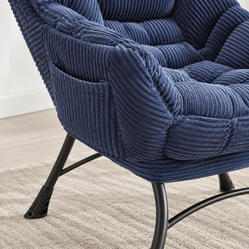 Fauteuil lounge moelleux en tissu côtelé, avec pouf, détail de fabrication, coloris Bleu nuit