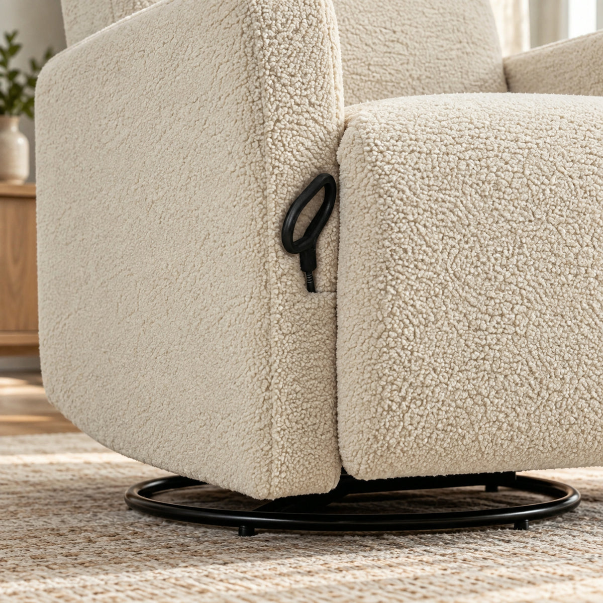 Fauteuil relax en bouclette crème, pivotant et inclinable, détail de fabrication