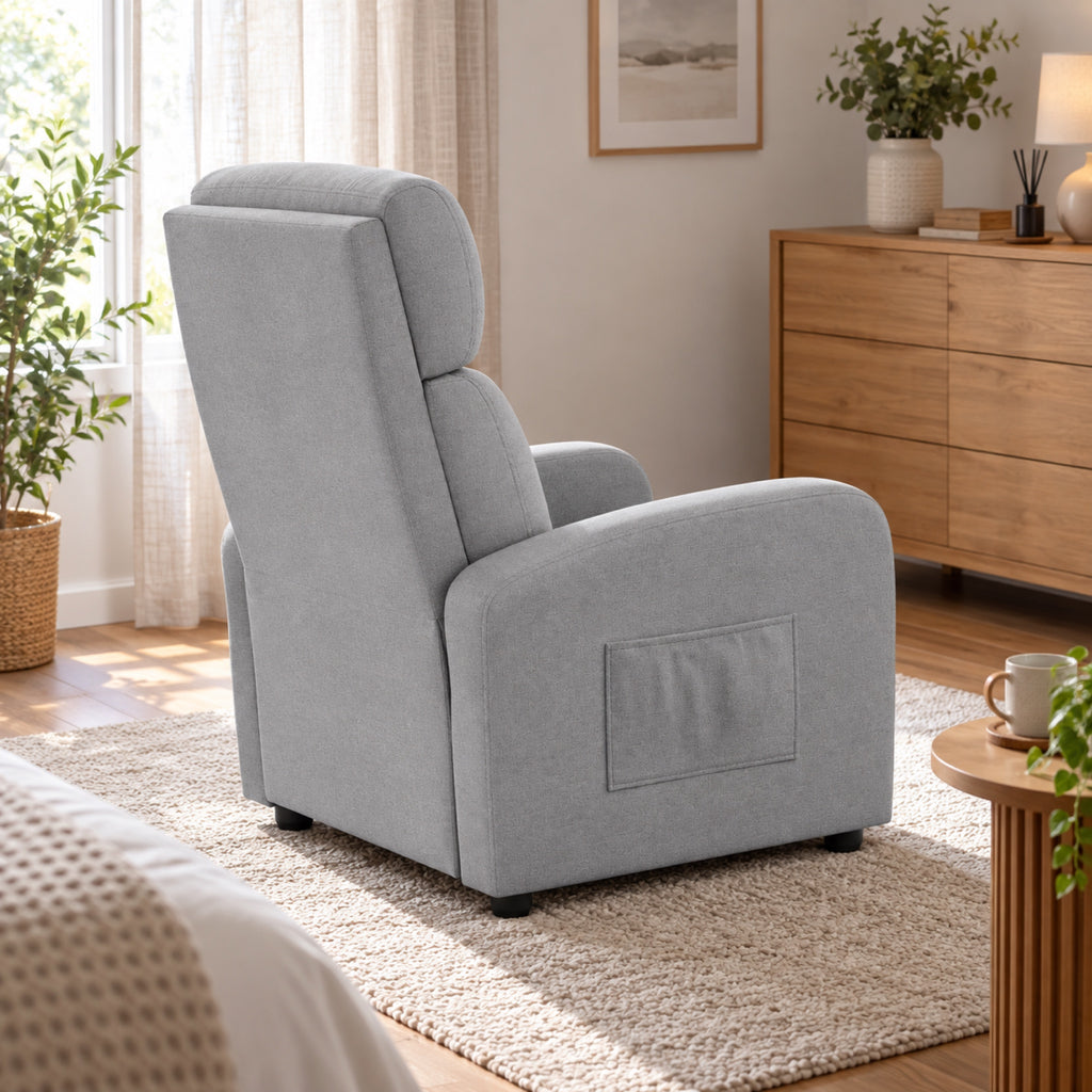 Fauteuil relax manuel en tissu aspect lin gris clair, mis en situation
