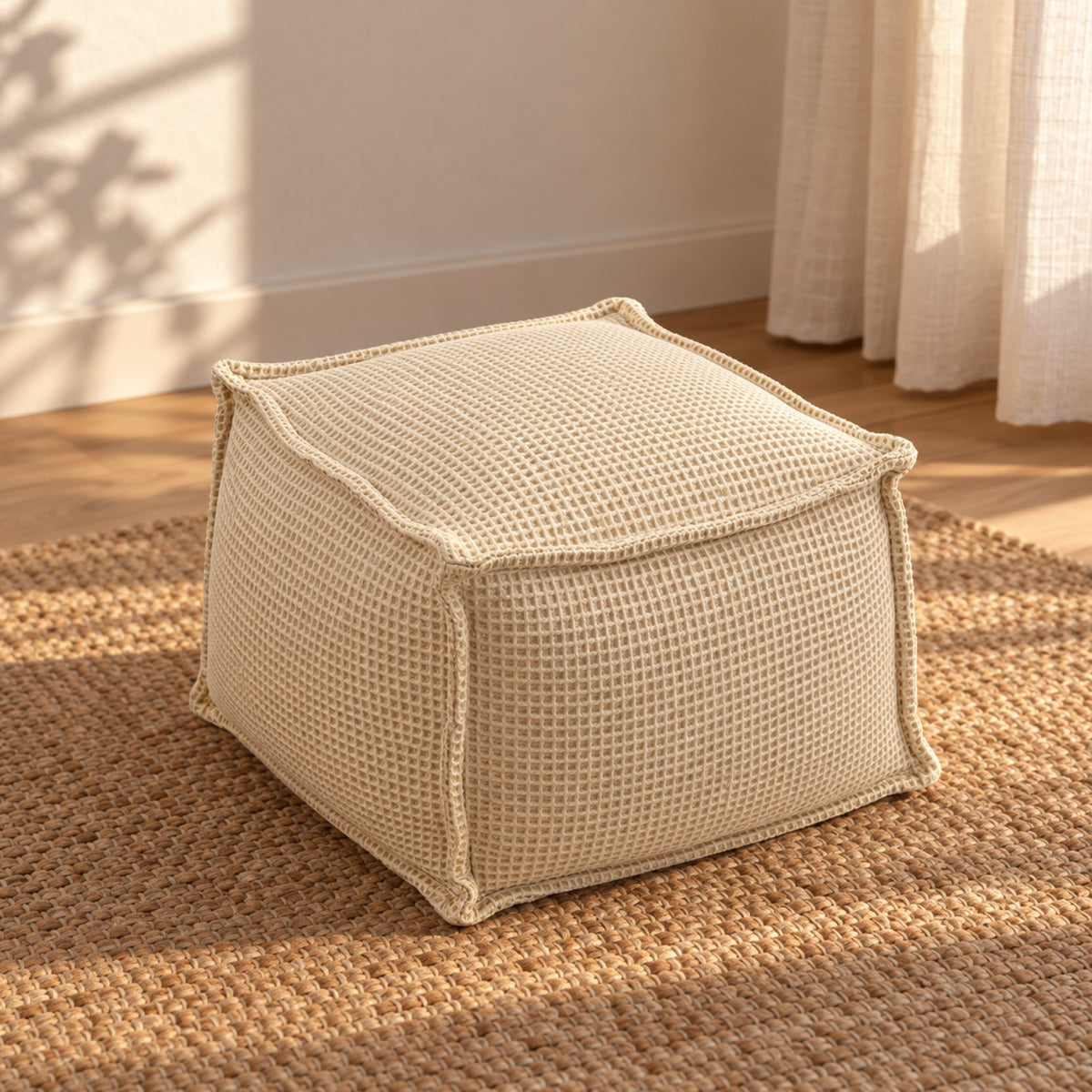 Petit pouf carré en coton gaufré, 30 × 30 cm, vue principale, coloris Écru