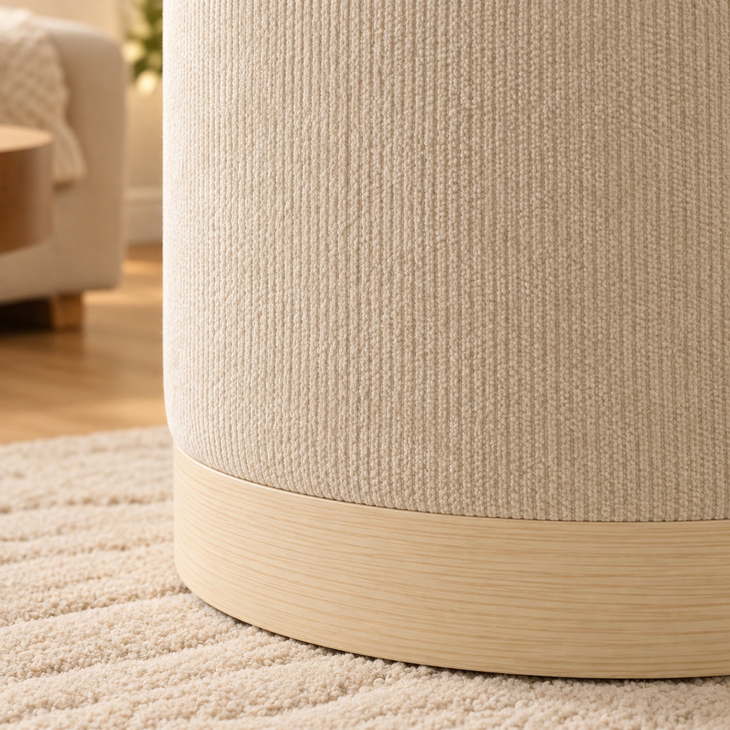 Pouf coffre rond en chenille beige, base effet bois, détail de fabrication