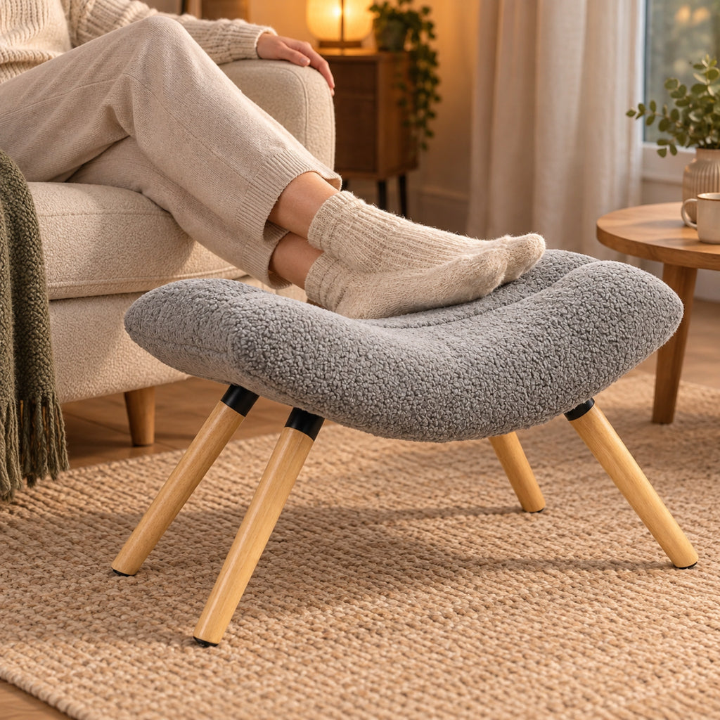 Repose-pieds incurvé en polaire bouclée grise, à l'usage
