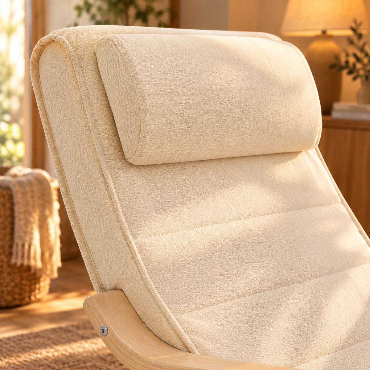 Rocking chair en bois de bouleau, repose-pieds réglable – détail de la matière