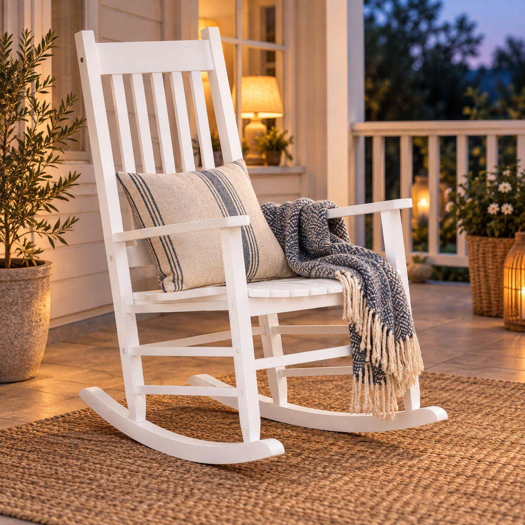 Rocking chair classique en bois blanc, dossier à lattes, vue principale