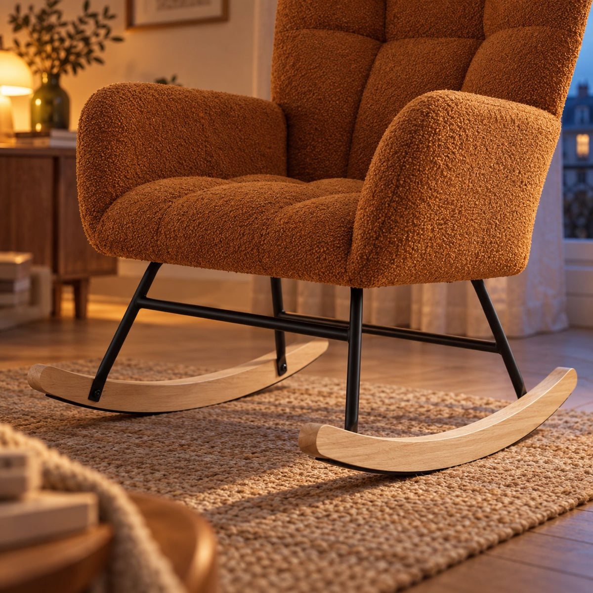 Rocking chair vintage en tissu bouclette, dossier ailé – détail